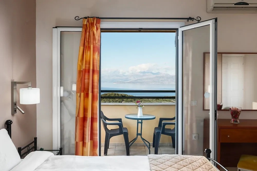 The Hillside Villas, Stunning Views & Private Pool