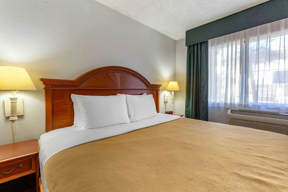 Motel 6 Phoenix - Scottsdale West, AZ