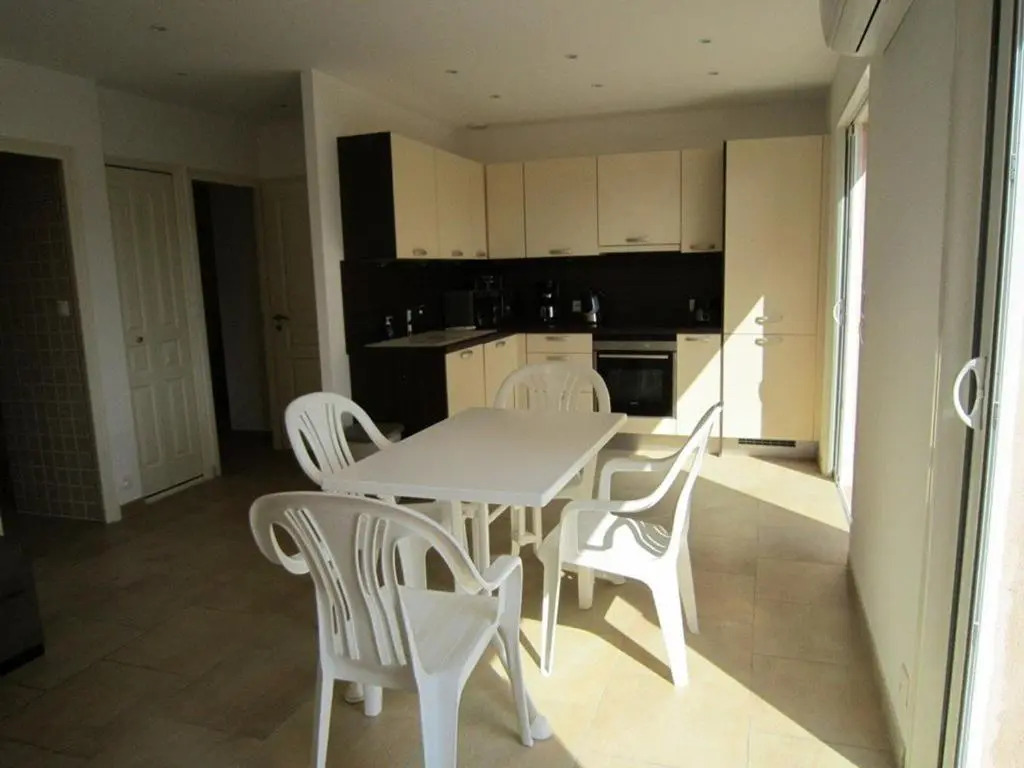 Appartement Cavalaire-sur-Mer, 2 pièces, 4 personnes - FR-1-100-126