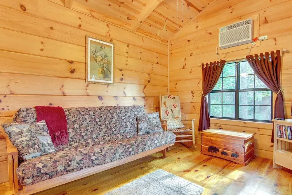 Hendersonville Creekside Cabin: Near Dupont Forest