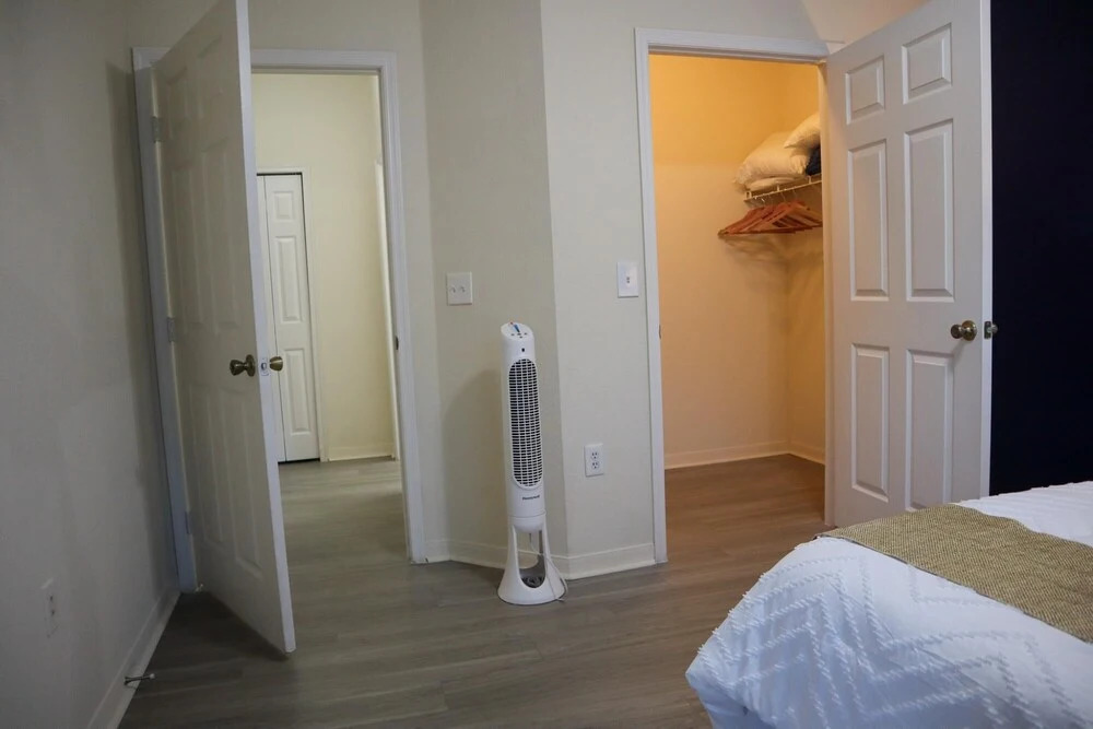 Great location and upgraded apartment!