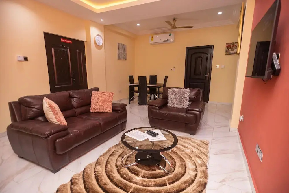 2 Bed Furnished Apartment - Wifi, Aircon, Parking