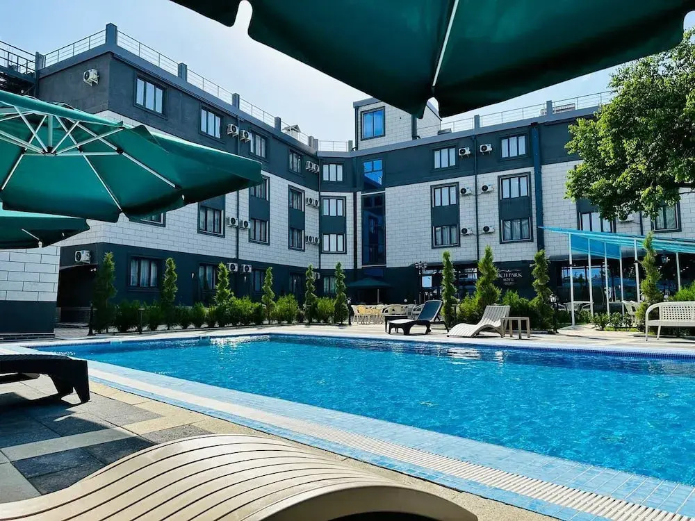 RICH PARK HOTEL