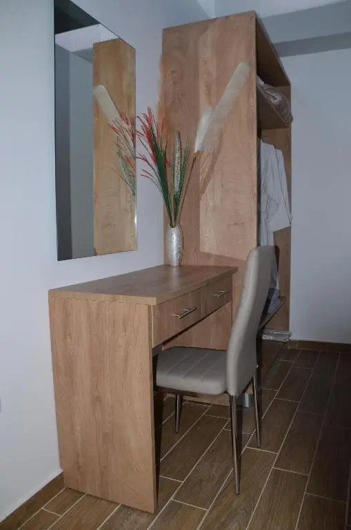 Zeus Throne II