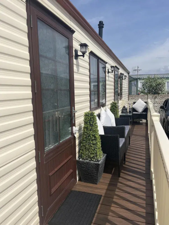 Cozy Cabin Retreat in Towyn