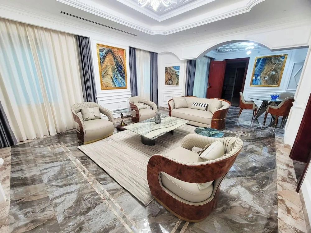 Fountain Palace Hotel & Suites