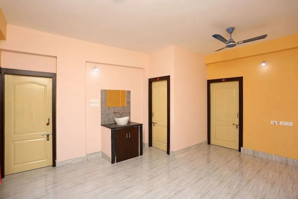 OYO 9842 Hotel Shibani & Suhani
