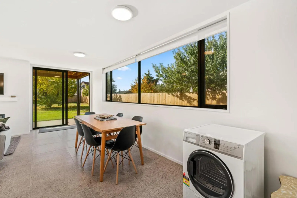 Mountain Escape - Cromwell Downstairs Holiday Apartment