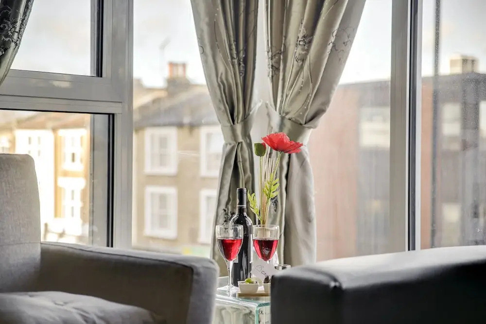 Modern Glenthorne Road Apartment
