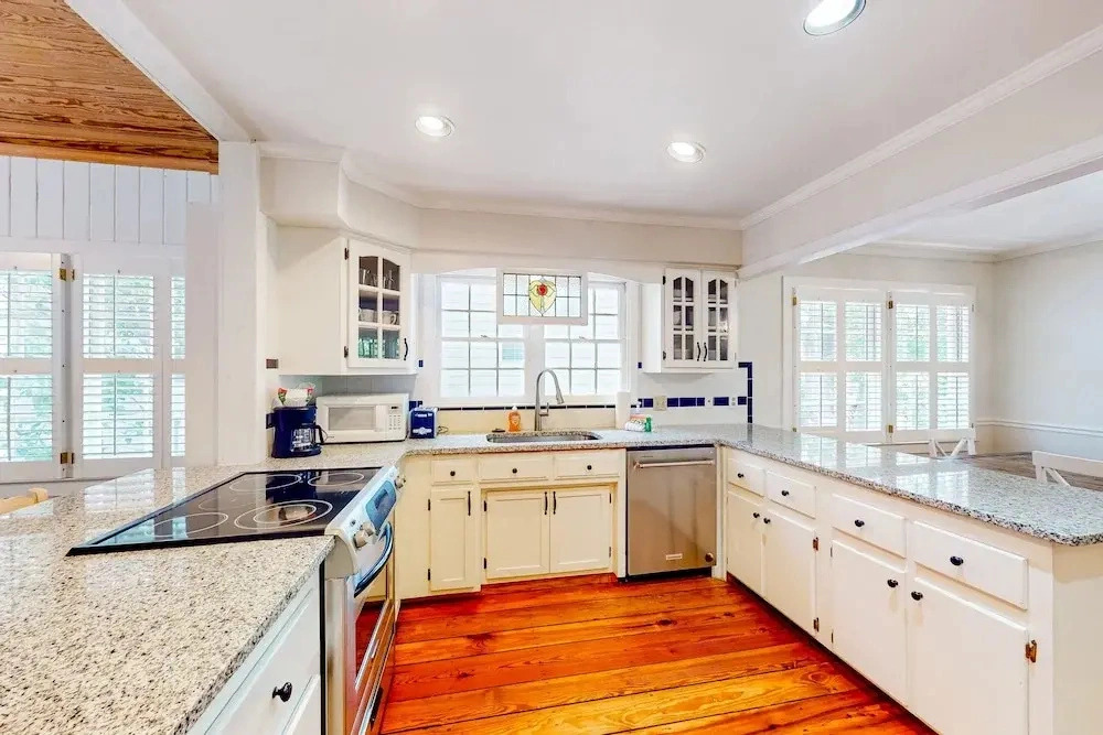 Classic Coastal Home With Game Room & Private hot tub - Walk to Beaches