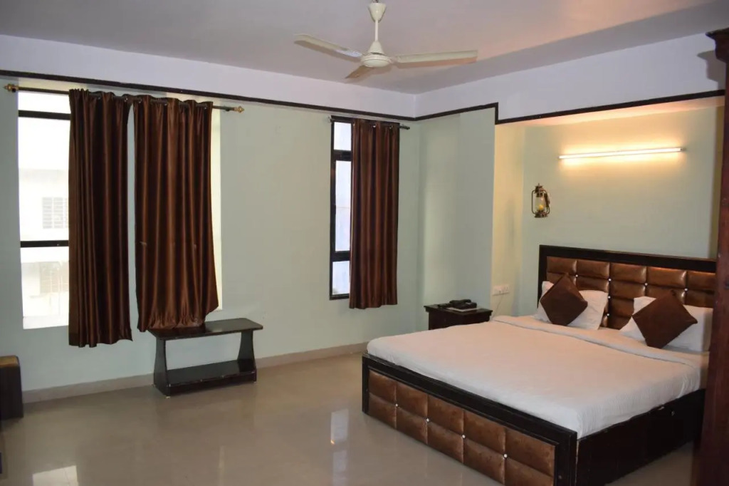 OYO 10755 Hotel Anand Palace