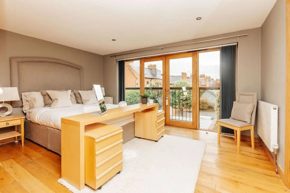The Herringbone - 3 Bed With Parking Pet Friendly