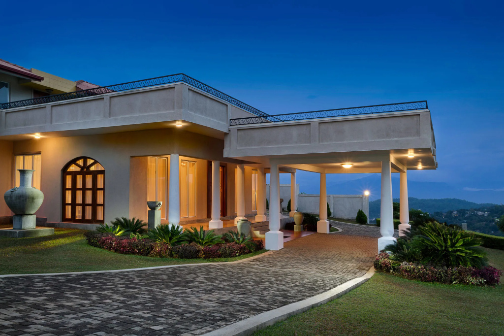 Fox Kandy by Fox Resorts - Luxury in the Mist