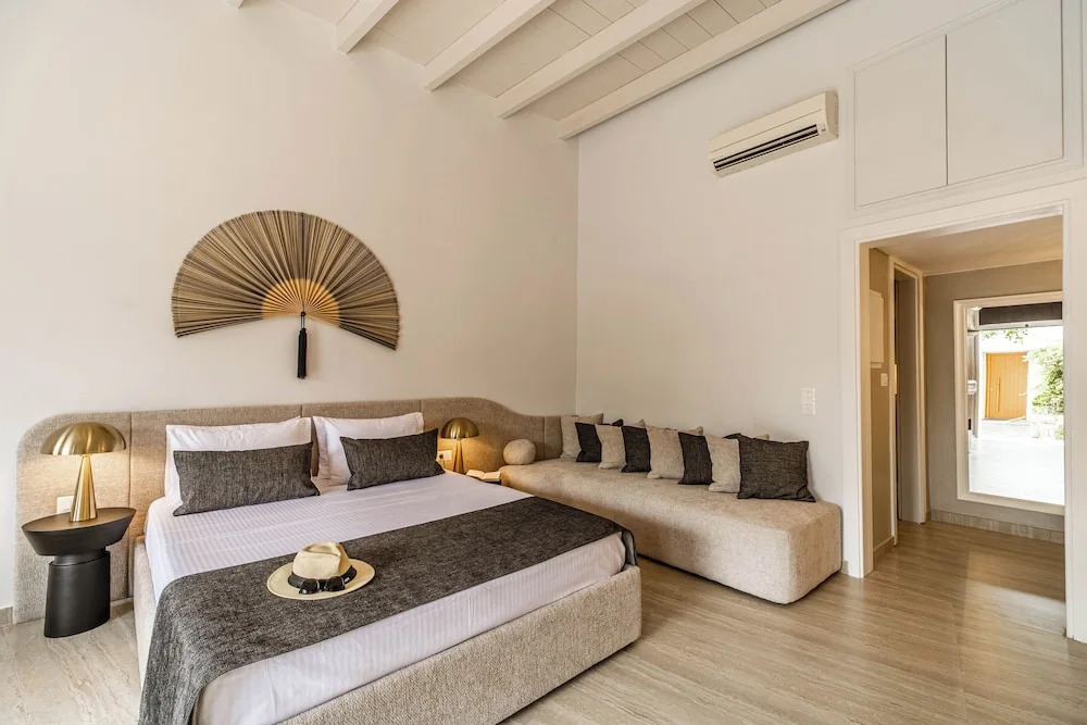 Lithinon Suites & Studios Blue