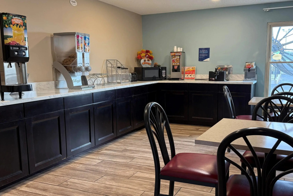 Super 8 by Wyndham Evansville North