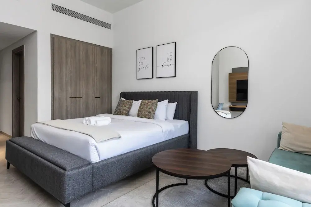 Waves - Elegant Oxford 212 Studio in JVC with City Views