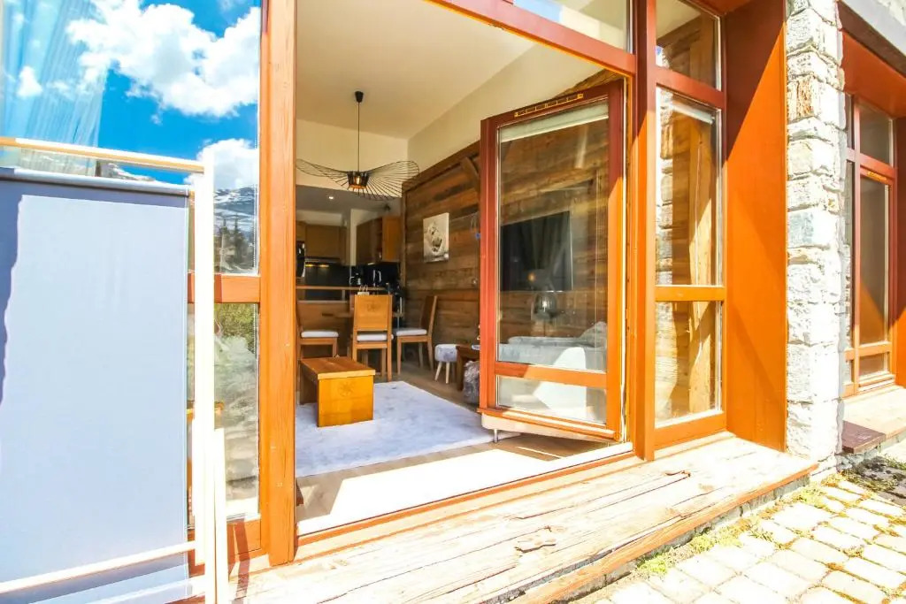 1-bed apartment in 5* Residence with mountain views, ski in, ski out