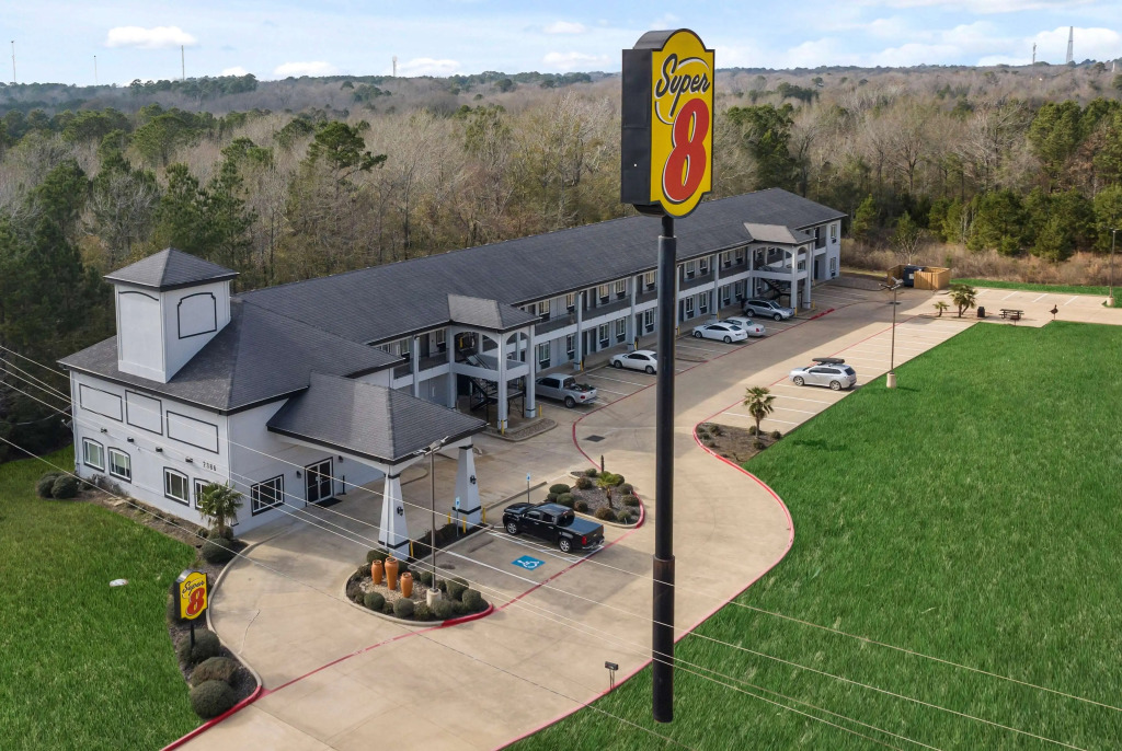 Super 8 by Wyndham Carthage TX