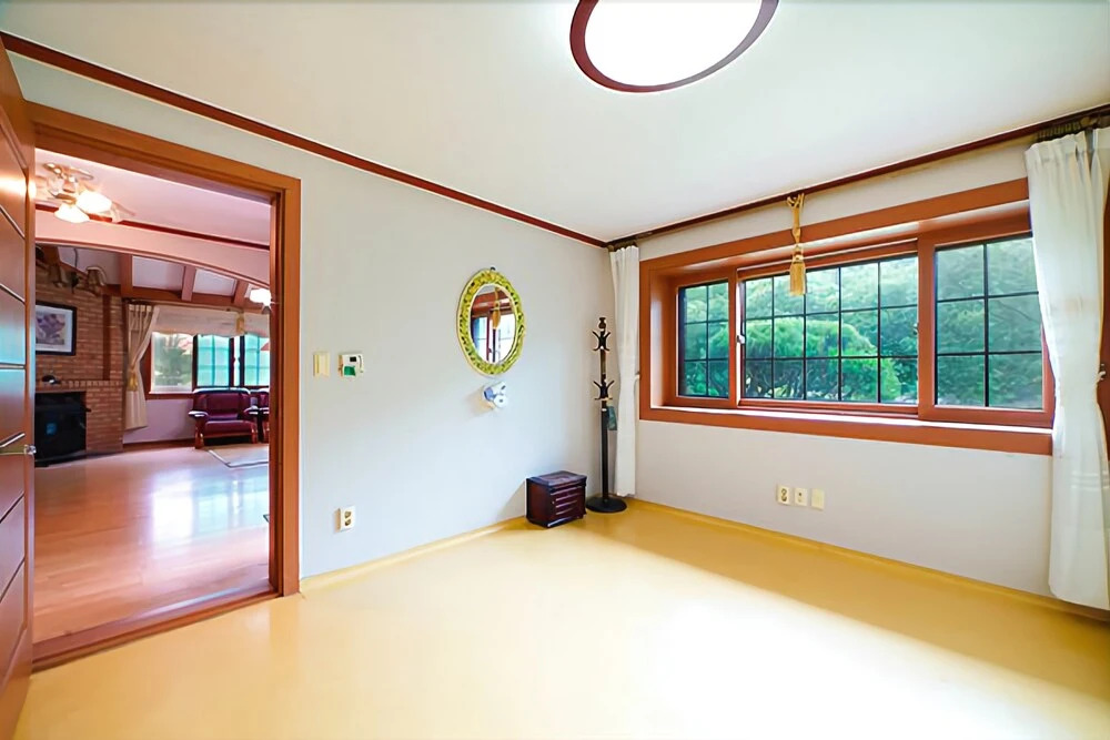 Hongcheon White House Pension