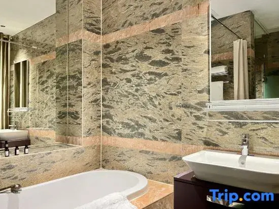 Changzhou Kaihong Four Seasons Hotel Co