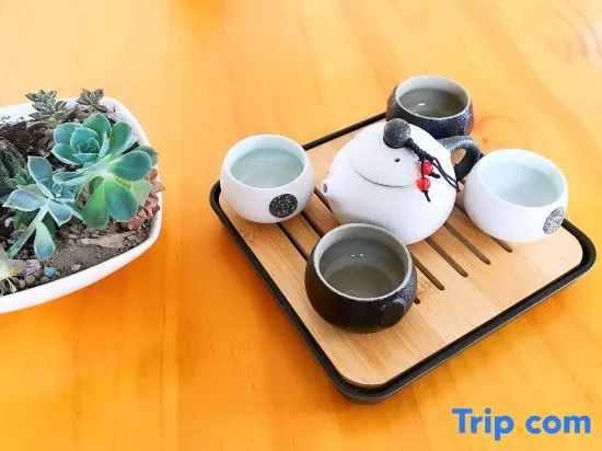 YiJiang ChunShe Guesthouse