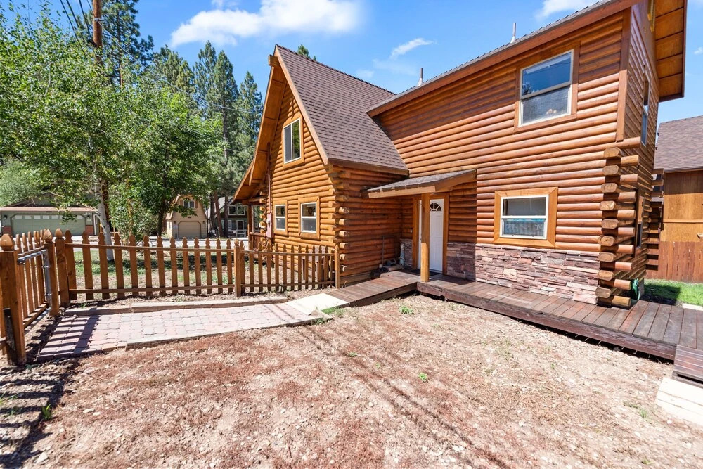 Goldilocks Cabin - Real Log Style Cabin, Premium Location, Close To Bear Mountain With Hot Tub! 2 Bedroom Cabin