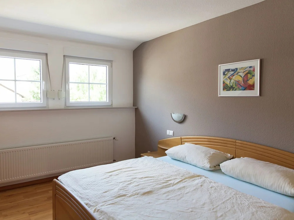 Modern Apartment In Krov With Garden And Balcony