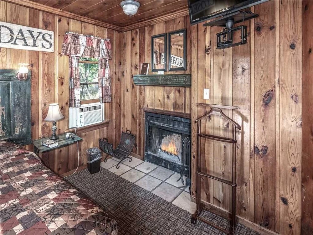 Apache Village 10, King Studio, Midtown, Sleeps 2