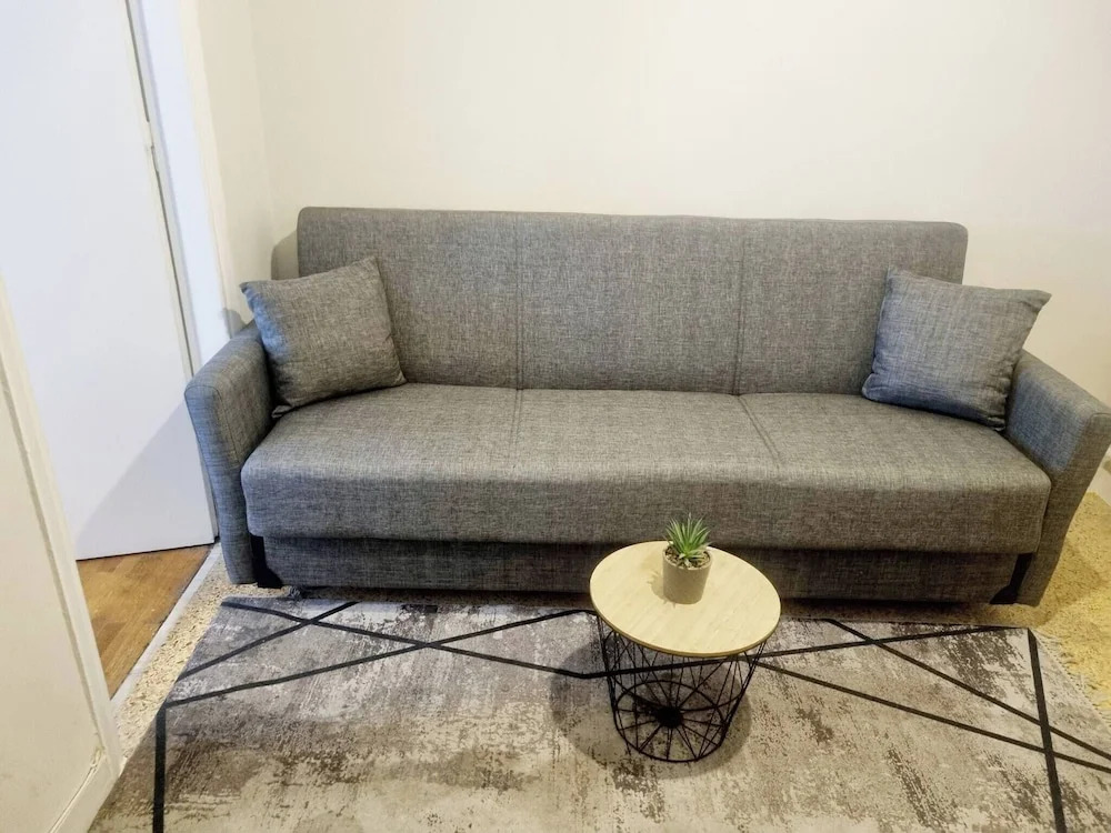 Athens Apartment 1-min Walk to Metro