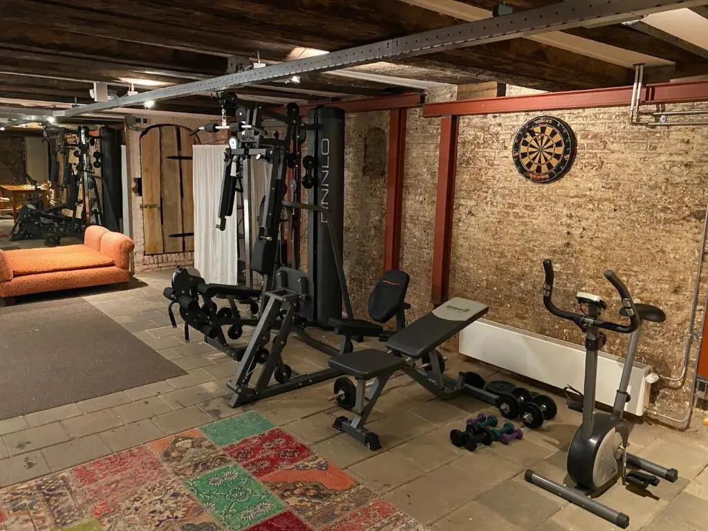 Top-notch space along canal in historic centre