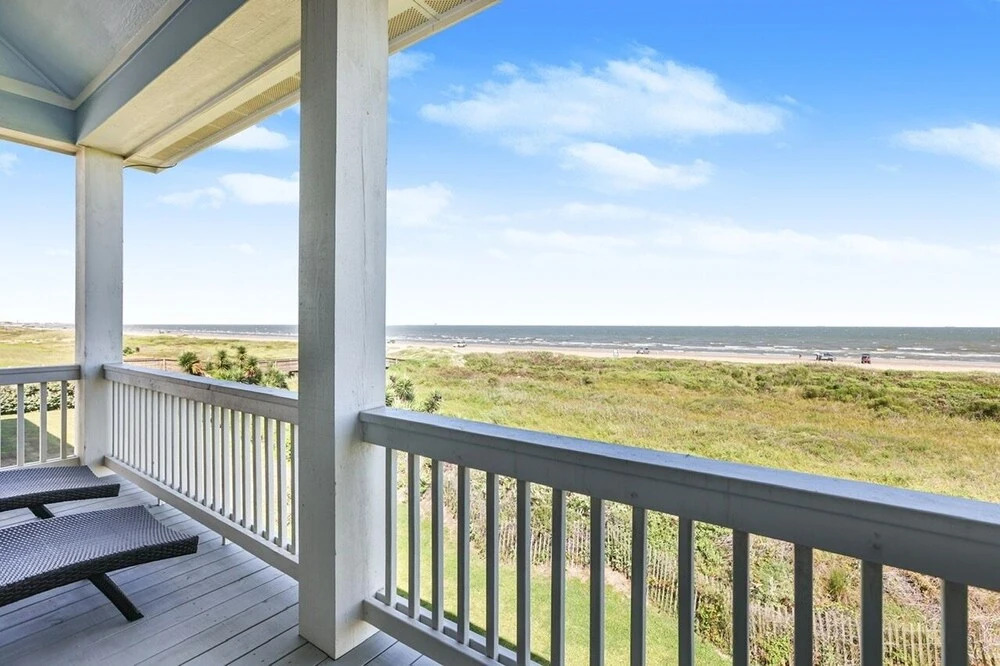 Seashells By The Seashore 3 Bedroom Home by RedAwning