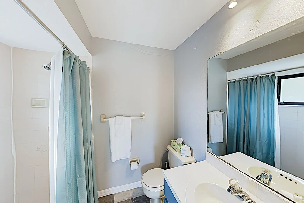 Sparkling W/ Private Lanai & Caged Pool 3 Bedroom Home