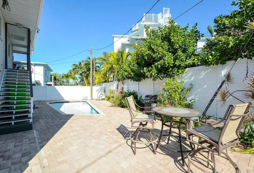 Canal 309 - Right in Siesta Key Village!