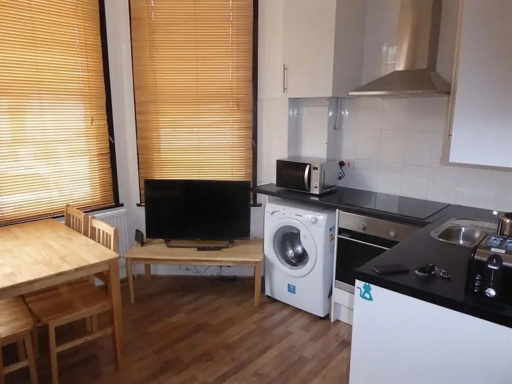 Seymour Apartment