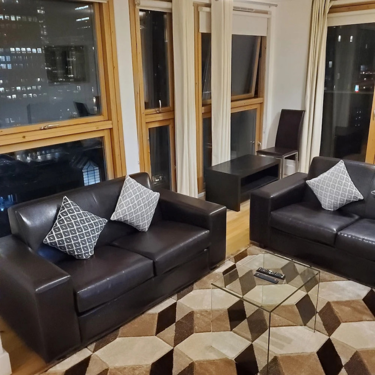 Captivating 2-bed Apartment in Canary Wharf London