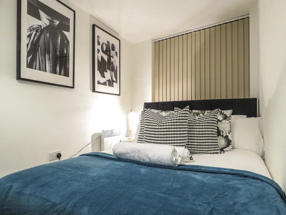 Tudors - JQ Apartments - Double & Twin