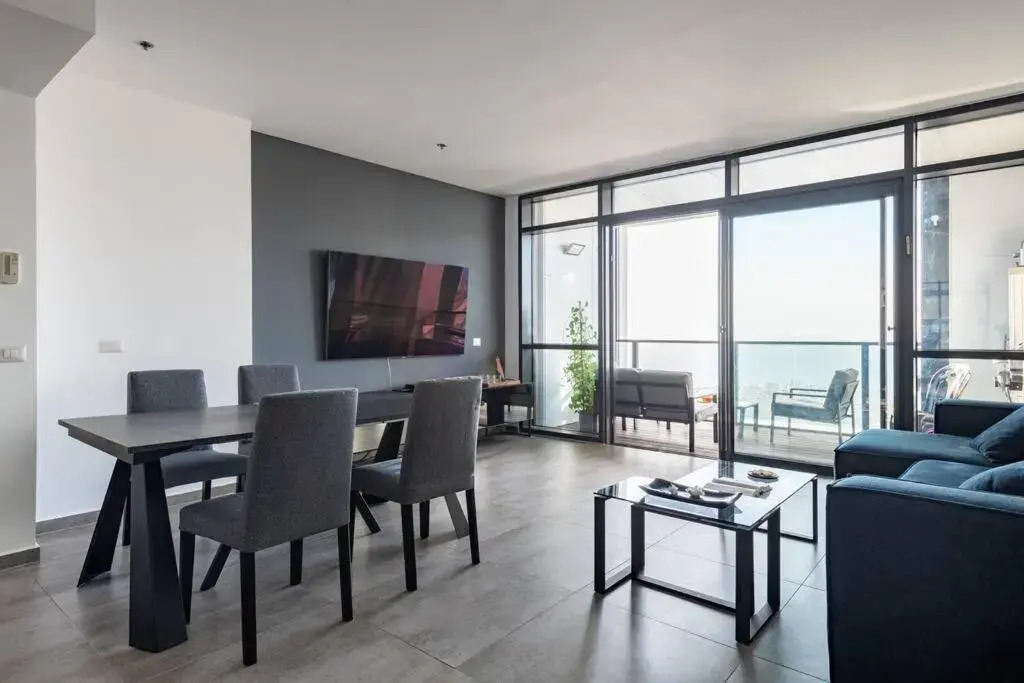Luxury 3 Bedroom Oceanview Apt