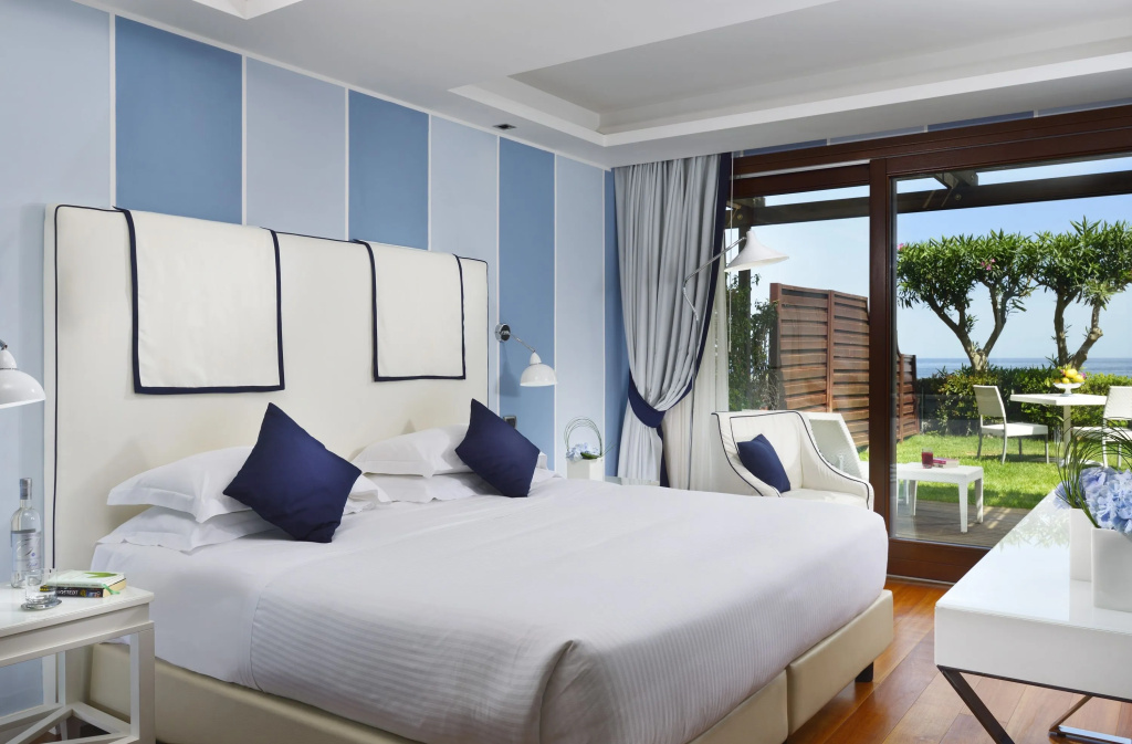 Курортный отель La Plage Resort