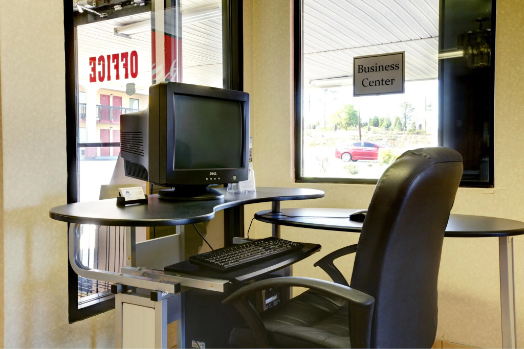 Americas Best Value Inn & Suites Macon at Eisenhower Pkwy