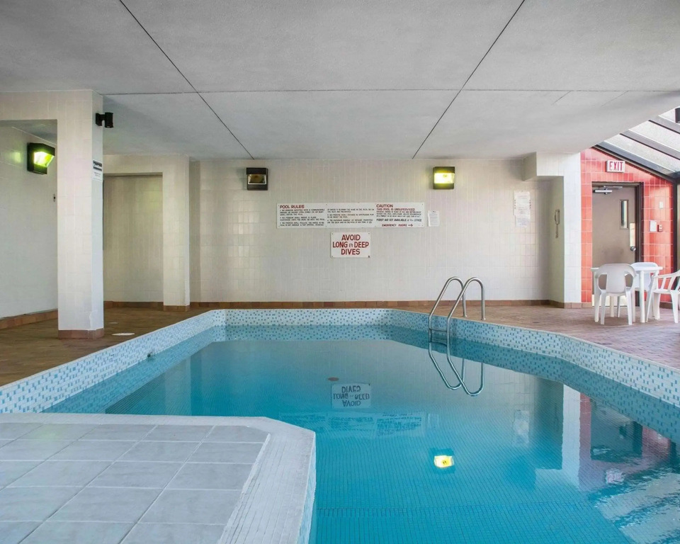 Econo Lodge By the Falls
