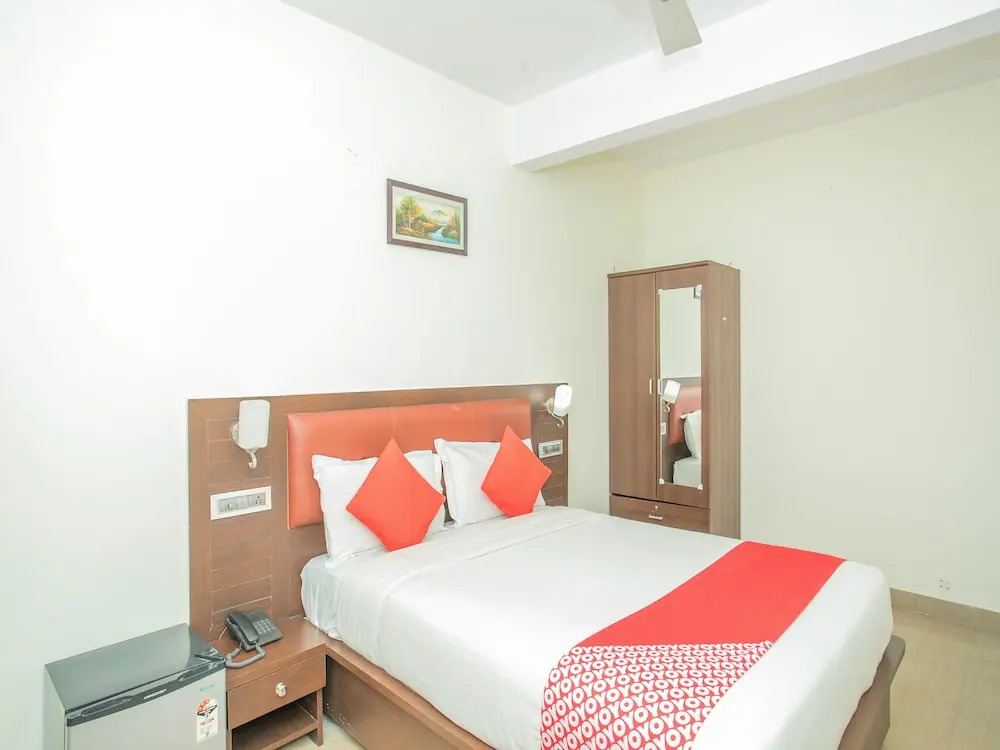 OYO 13170 Sky Suites