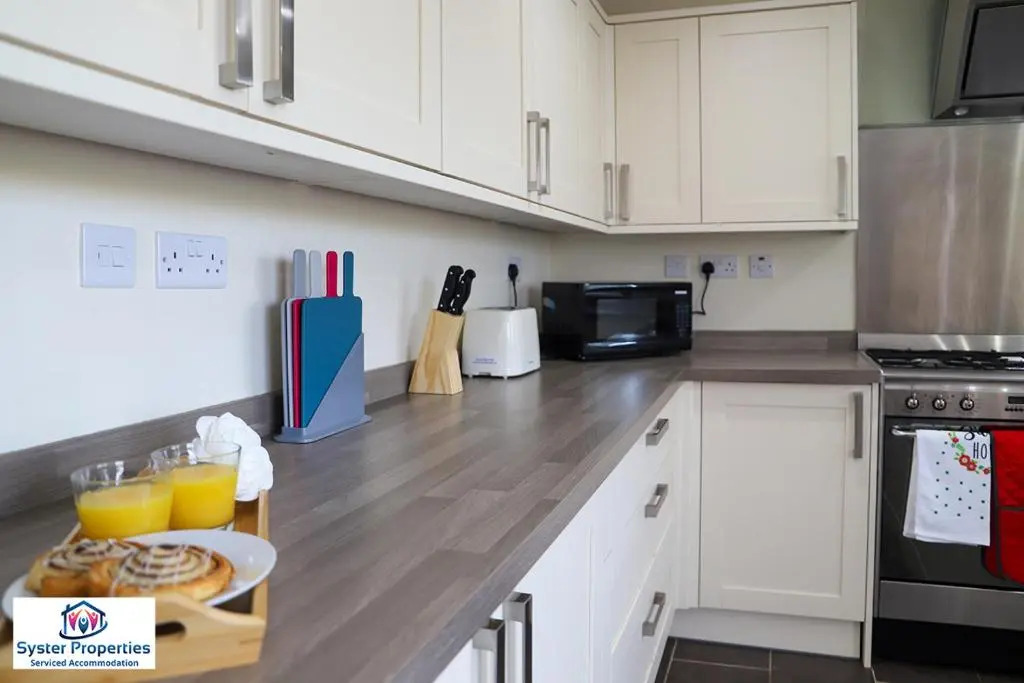 Syster Properties Serviced Accommodation Leicester 5 Bedroom House Glen View