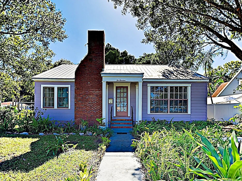 New Listing! Riverside W/ Dazzling Views 3 Bedroom Home