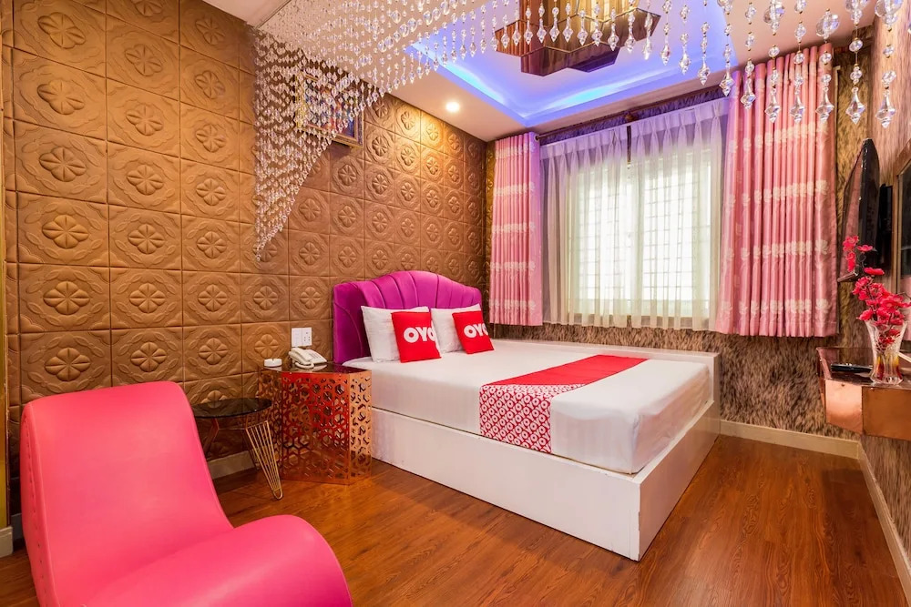 Iboss Hotel by OYO Rooms
