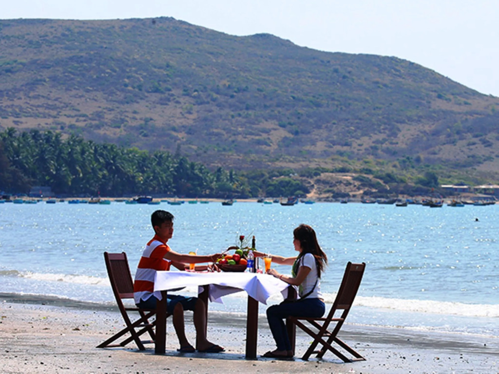 Hon Rom Central Beach Resort