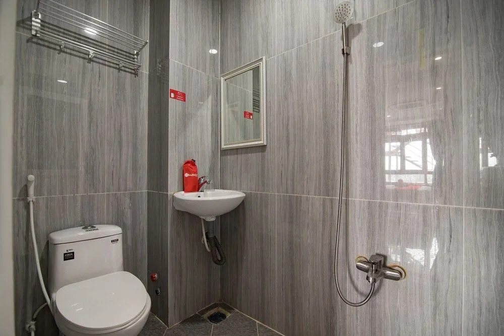 RedDoorz near Tan Son Nhat Golf 2