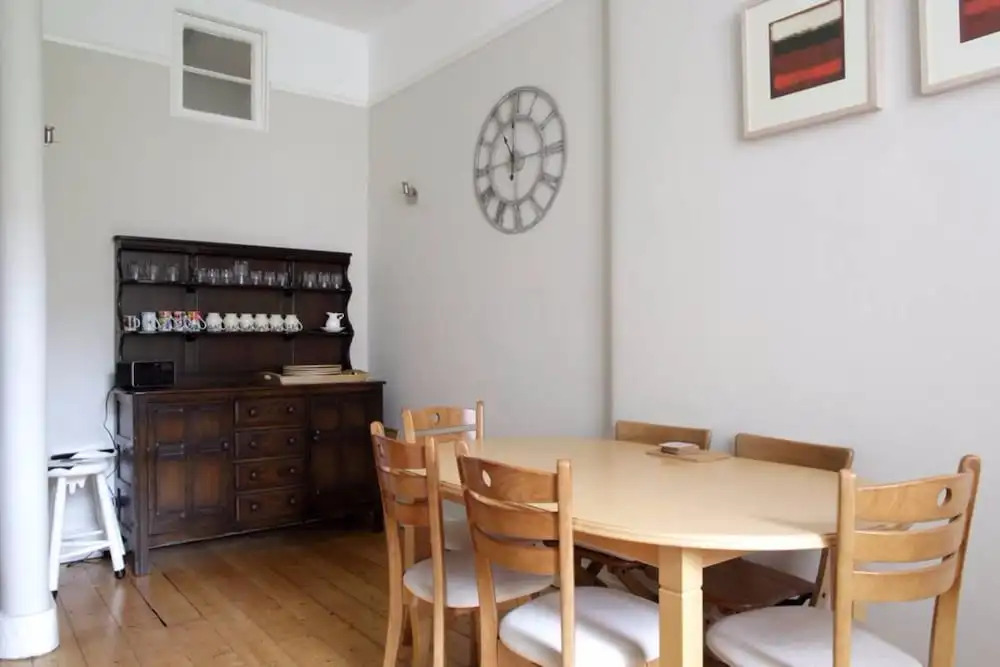 2 Bedroom Stockbridge Apartment