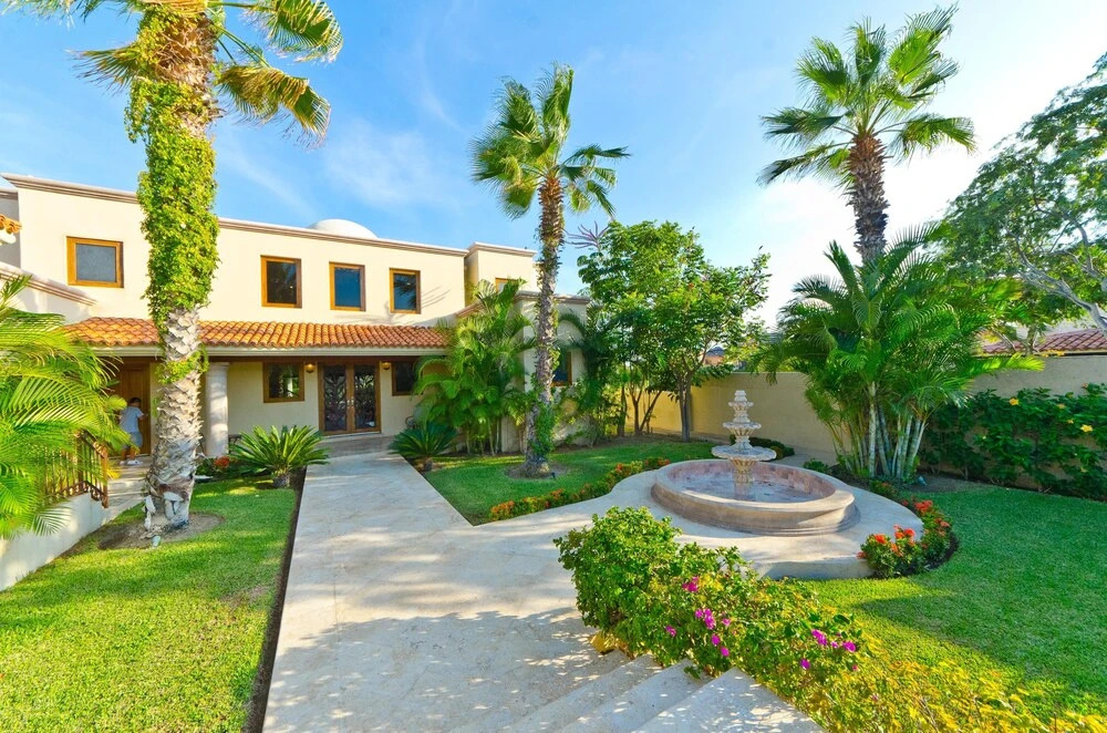 3,000 Sq. Ft. Villa With Beach Club Access: Villa de Phoenix