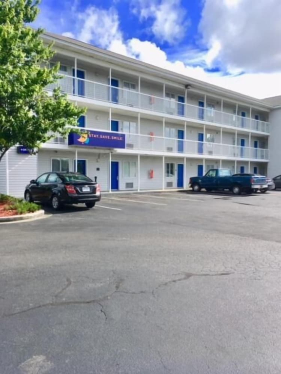 InTown Suites Extended Stay North Charleston SC - Rivers Ave