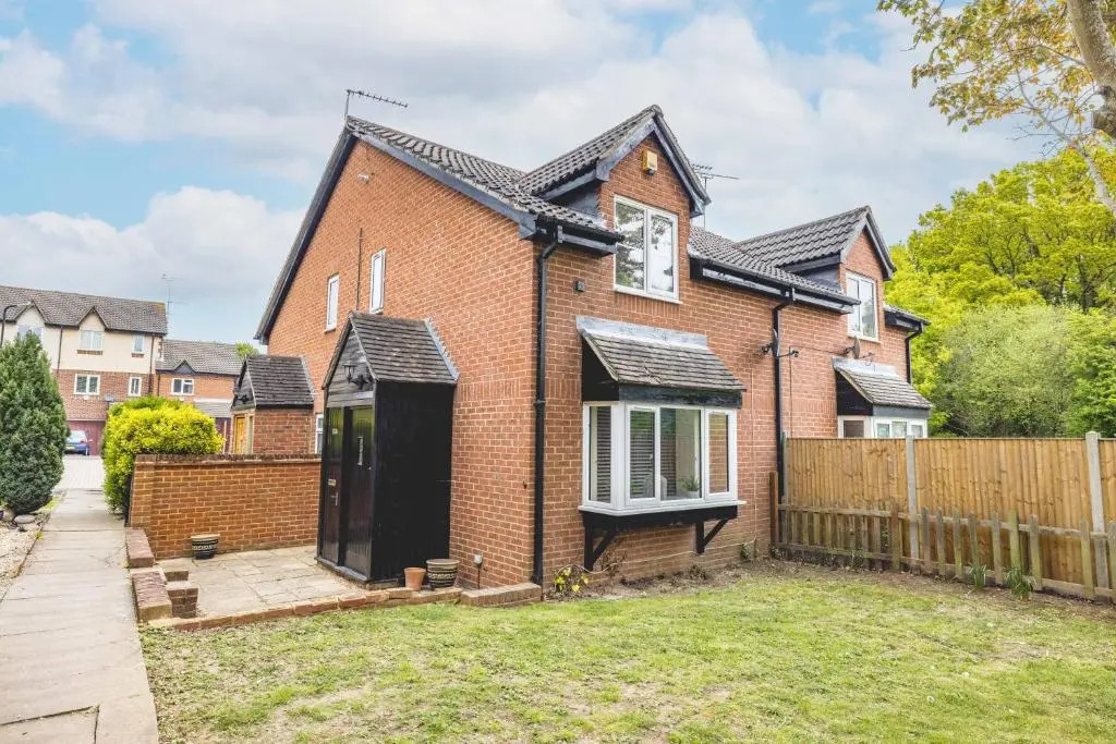 Windsor Burnham Ascot Haven Sleeps 4